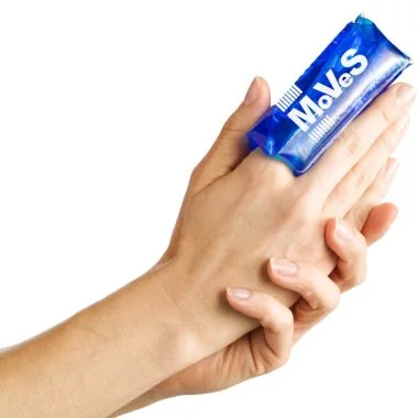 MoVeS. wearable heat-cold pack for fingers